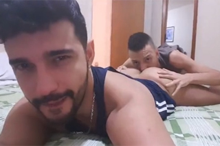 Hélyo Karvalho a Marcos Goiano mrdají na domácí nahrávce – gay porno