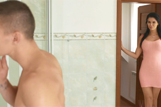 Sexy brunette seduces stepson in bathroom (Jasmine Jae and Max Dyor)
